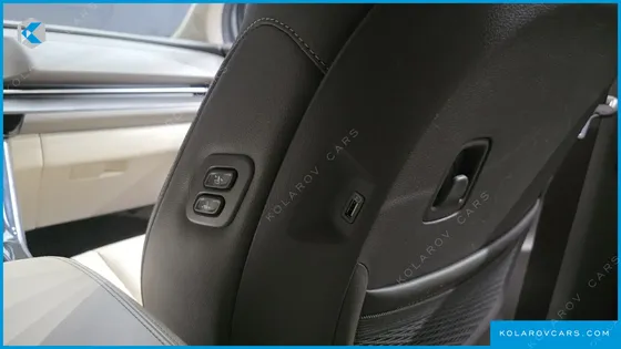 KIA CARNIVAL 9-SEATER SIGNATURE