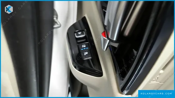 KIA CARNIVAL GASOLINE 9-SEATER HI-LIMOUSINE