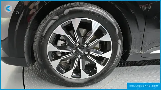 KIA CARNIVAL GASOLINE 9-SEATER SIGNATURE