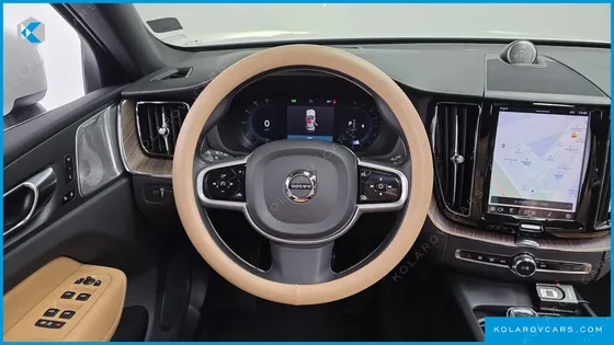 VOLVO XC60 B6 INSCIRTION