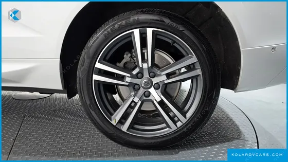 VOLVO XC60 T8 R-DESIGN