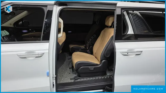 KIA CARNIVAL 9-SEATER SIGNATURE