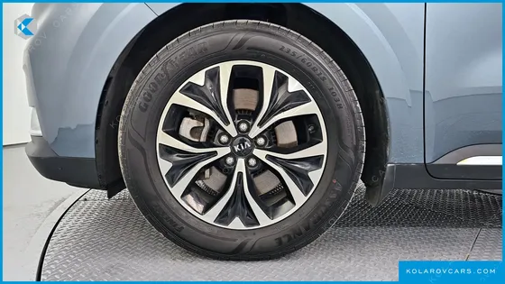 KIA CARNIVAL 11-SEATER NOBLESSE