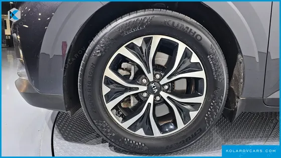 KIA CARNIVAL 11-SEATER SIGNATURE