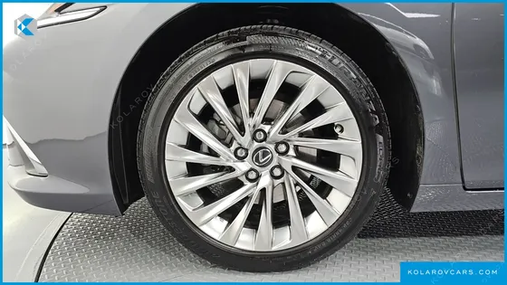 LEXUS ES LUXURY PLUS
