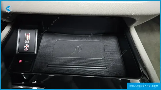 KIA CARNIVAL 7-SEATER LIMOUSINE