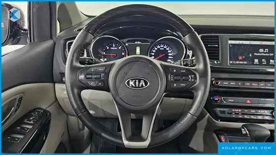 KIA CARNIVAL 7-SEATER LIMOUSINE