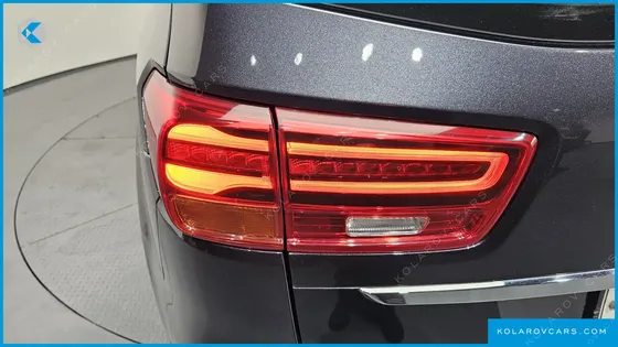 KIA CARNIVAL 7-SEATER LIMOUSINE