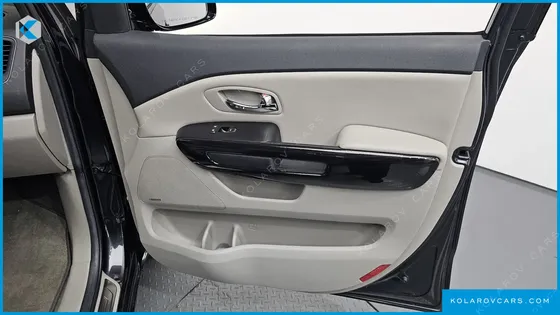 KIA CARNIVAL 7-SEATER LIMOUSINE