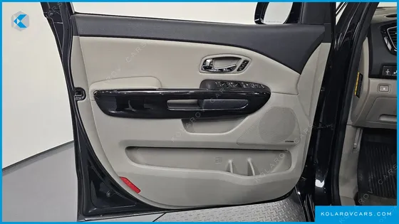 KIA CARNIVAL 7-SEATER LIMOUSINE
