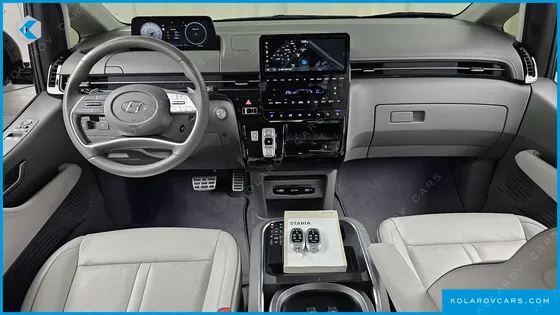 HYUNDAI STARIA 4WD LOUNGE 7-SEATER