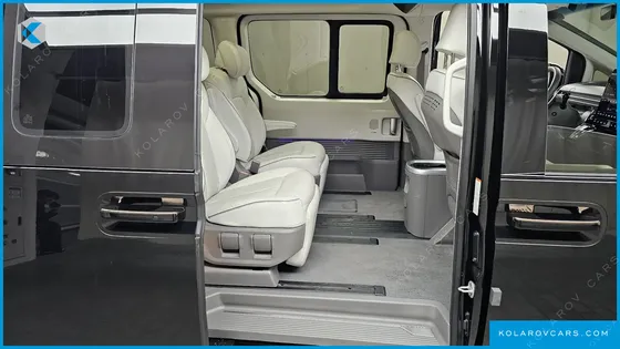 HYUNDAI STARIA 4WD LOUNGE 7-SEATER
