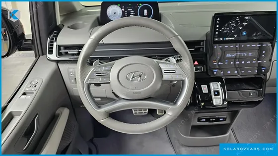 HYUNDAI STARIA 4WD LOUNGE 7-SEATER