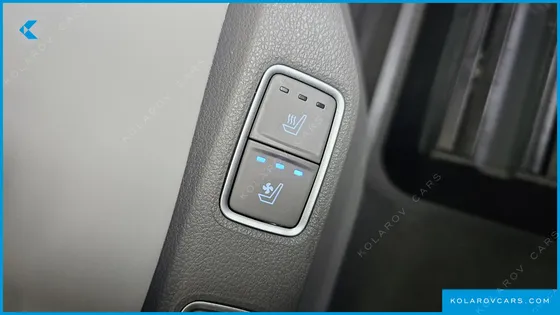 HYUNDAI STARIA 4WD LOUNGE 7-SEATER