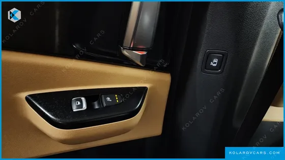 KIA CARNIVAL 9-SEATER PRESTIGE