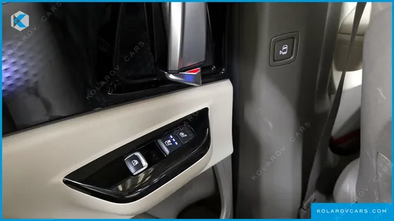KIA CARNIVAL 9-SEATER HI-LIMOUSINE