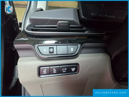 KIA CARNIVAL HEV 7SEATER GRAVITY