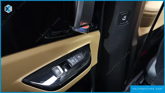 KIA CARNIVAL 9-SEATER SIGNATURE