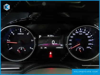KIA CARNIVAL 9-SEATER PRESTIGE