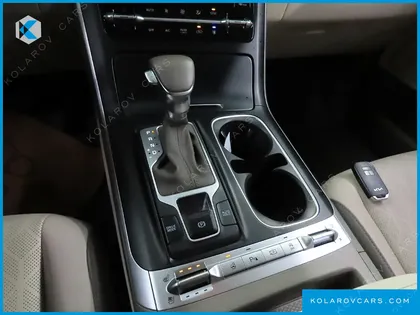 KIA CARNIVAL 9-SEATER PRESTIGE