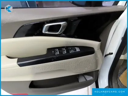KIA CARNIVAL 9-SEATER PRESTIGE