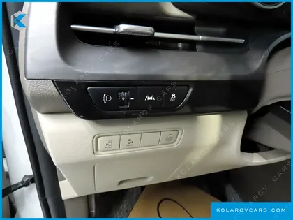 KIA CARNIVAL 9-SEATER PRESTIGE