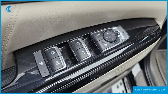 KIA CARNIVAL 9-SEATER HI-LIMOUSINE