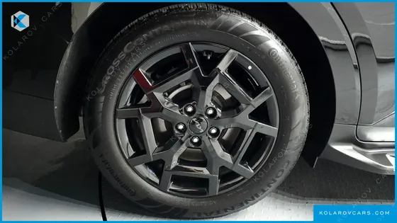 KIA CARNIVAL GASOLINE 7 SEATER X LINE