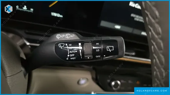 KIA CARNIVAL 9-SEATER SIGNATURE