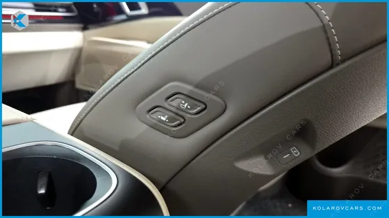 KIA CARNIVAL 9-SEATER SIGNATURE