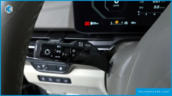 KIA CARNIVAL 9-SEATER SIGNATURE