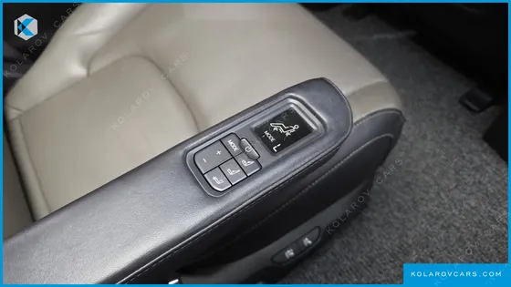 KIA CARNIVAL 7-SEATER SIGNATURE