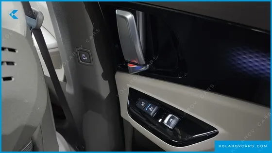 KIA CARNIVAL 7-SEATER HI-LIMOUSINE