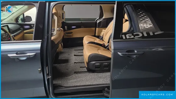KIA CARNIVAL GASOLINE 7-SEATER SIGNATURE