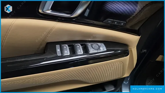 KIA CARNIVAL GASOLINE 7-SEATER SIGNATURE