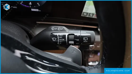 KIA CARNIVAL GASOLINE 7-SEATER SIGNATURE