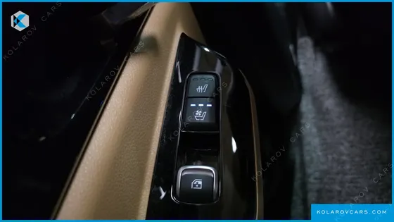KIA CARNIVAL GASOLINE 7-SEATER SIGNATURE