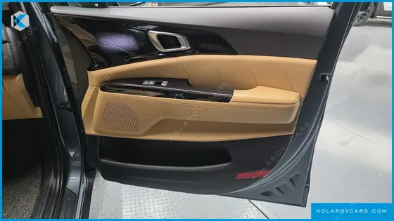 KIA CARNIVAL GASOLINE 7-SEATER SIGNATURE