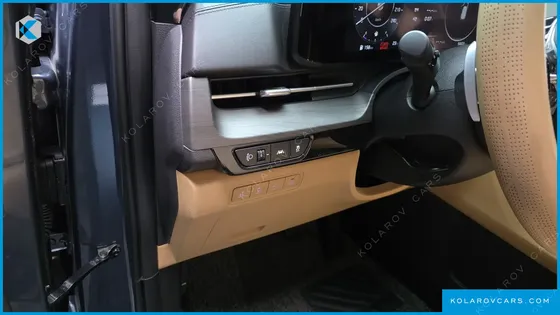KIA CARNIVAL GASOLINE 7-SEATER SIGNATURE