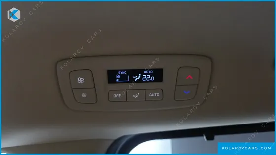 KIA CARNIVAL GASOLINE 7-SEATER SIGNATURE