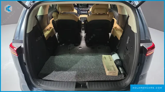 KIA CARNIVAL GASOLINE 7-SEATER SIGNATURE