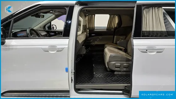 KIA CARNIVAL 7-SEATER HI-LIMOUSINE