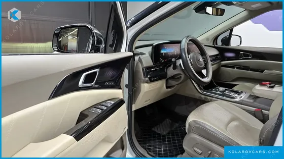 KIA CARNIVAL 7-SEATER HI-LIMOUSINE