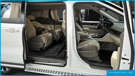 KIA CARNIVAL 7-SEATER HI-LIMOUSINE