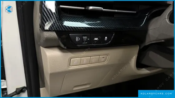 KIA CARNIVAL 7-SEATER HI-LIMOUSINE