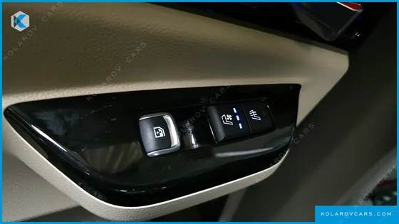 KIA CARNIVAL 7-SEATER HI-LIMOUSINE