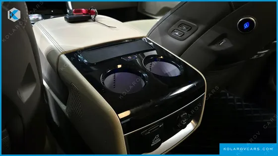 KIA CARNIVAL 7-SEATER HI-LIMOUSINE