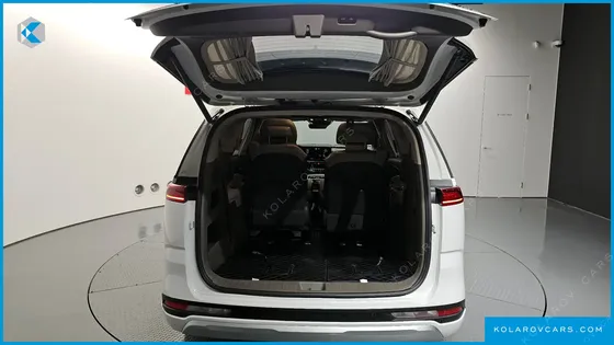 KIA CARNIVAL 7-SEATER HI-LIMOUSINE