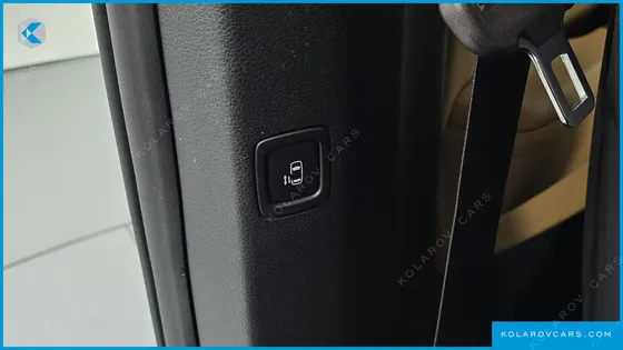 KIA CARNIVAL 7-SEATER SIGNATURE