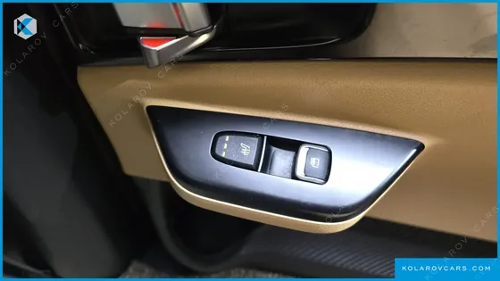 KIA CARNIVAL GASOLINE 9-SEATER PRESTIGE